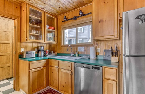 Government Camp House | Cozy pine interior home in the heart of Government Camp