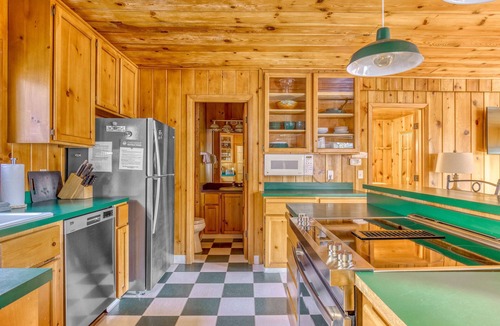 Government Camp House | Cozy pine interior home in the heart of Government Camp