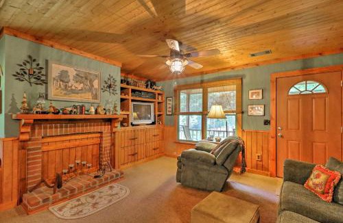 Pine Mountain House | Cozy Pine Mountain Cabin w/Screened Porch & Yard!