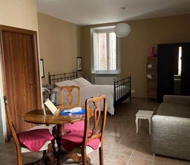 Vercelli Apartment | COZY PLACE 10 con PARCHEGGIO PRIVATO GRATUITO