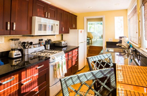Beach Barber Tract House | Cozy & Private - 2 Br 2 Ba -Patio, Firechat-AC- Private parking 2 blks to beach
