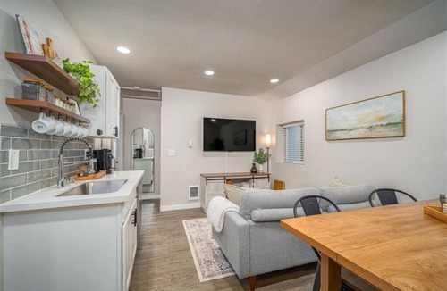 Highline House | Cozy Private 2BR - Minutes to SeaTac & Downtown