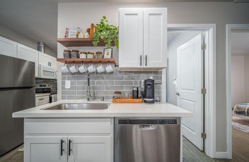 Highline Apartment | Cozy Private 2BR - Minutes to SeaTac & Downtown