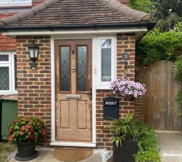 Bookham House | Cozy Private Access Room