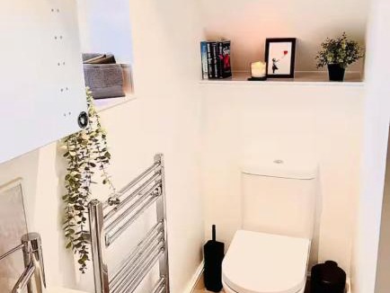 Bookham House | Cozy Private Access Room