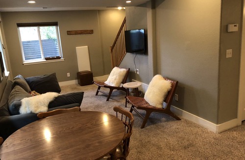Newlands House | Cozy private basement apartment on North Boulder park