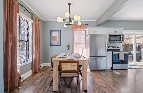 Morton Meadows House | Cozy Private BD + Desk, Central Omaha Near UNMC - Shared House