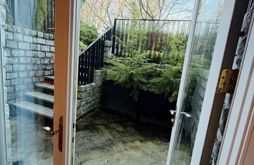 West Point Grey House | Cozy Private Beach House Suite