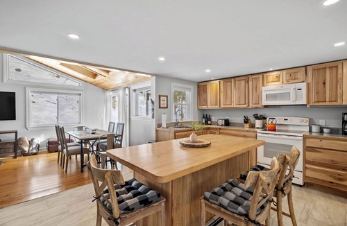 Jackson Ski Chalet | Cozy Private Chalet-Close to Skiing with Hot Tub-Pet Friendly