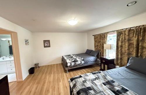 Fraserview House | Cozy Private Deluxe Quadruple Family Room
