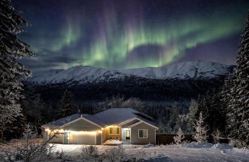 Eagle River House | Cozy Private Hot tub, Luxe Views! Shiloh&Harmony