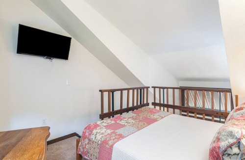 Telluride Hotel | Cozy Private Lofted Room in Great Telluride Location