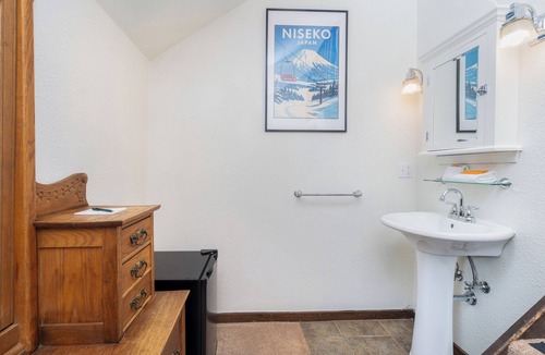 Telluride Hotel | Cozy Private Lofted Room in Great Telluride Location