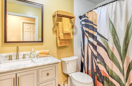 St. Augustine House | Cozy & Private Oasis, Close to Attractions and Beaches, Wooded Back Deck, Parking, 15% off