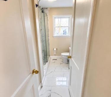Hamden House | Cozy Private Queen Room 3 with Desk TV and WiFi near Yale