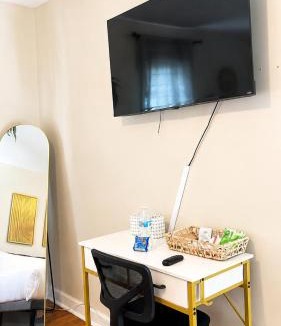 Hamden House | Cozy Private Queen Room 5 with Desk TV and WiFi near Yale