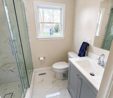 Hamden House | Cozy Private Queen Room 5 with Desk TV and WiFi near Yale
