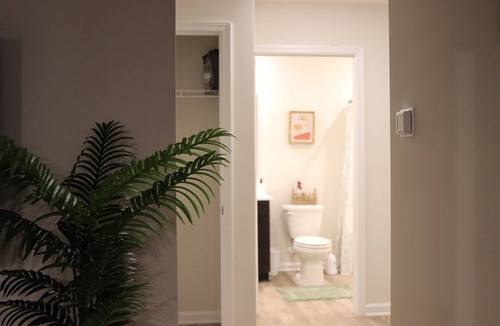 West Newton House | Cozy Private Room in Warm, Welcoming Home near the Airport