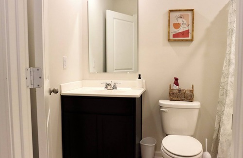 West Newton House | Cozy Private Room in Warm, Welcoming Home near the Airport
