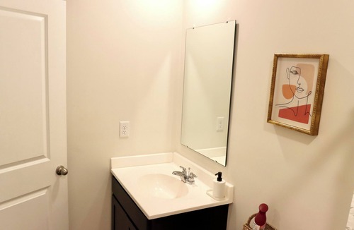 West Newton House | Cozy Private Room in Warm, Welcoming Home near the Airport