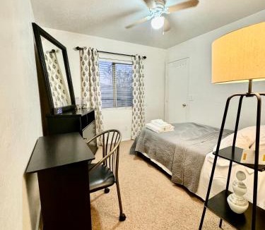 Trailwood House | Cozy Private room with Shared bathroom Inside a house