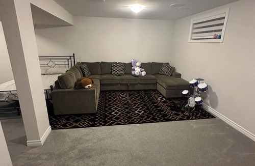 Ottawa Division House | Cozy Private Studio in Ottawa Near Kanata-Quiet & Affordable stay (Up to 4)