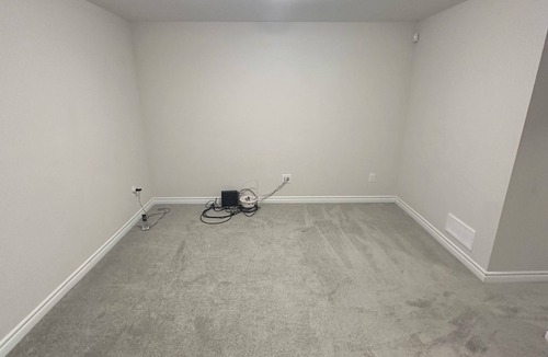 Ottawa Division House | Cozy Private Studio in Ottawa Near Kanata-Quiet & Affordable stay (Up to 4)