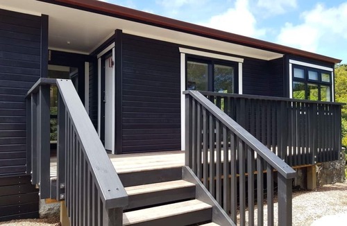 Pitone Apartment | Cozy private studio nestled amongst the Rainforest. Café and amenities onsite.