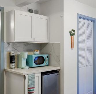 Inner Parkside Apartment | Cozy Private Studio near SFSU, Shops & Golden Gate Park!