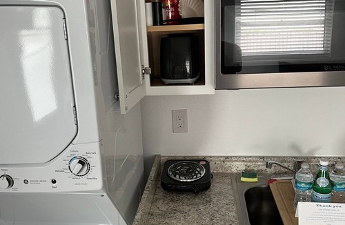 Seminole House | Cozy private studio with own fenced yard-3 miles from Beach