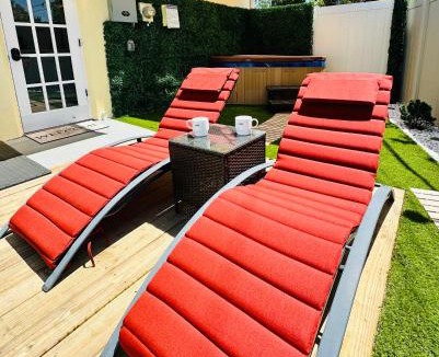 Seminole Apartment | Cozy Private Studio with Hot Tub and Workspace Near Gulf Beaches