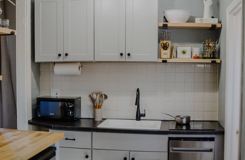 East Lawrence Apartment | Cozy Private Suite in Cultural District! Walk to Mass St. ~ 5 min to KU Campus
