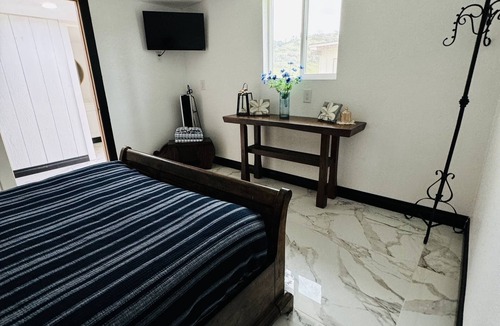 Kaweah House | Cozy Private Suite with bathroom, 28 mins from Sequoia National Park.