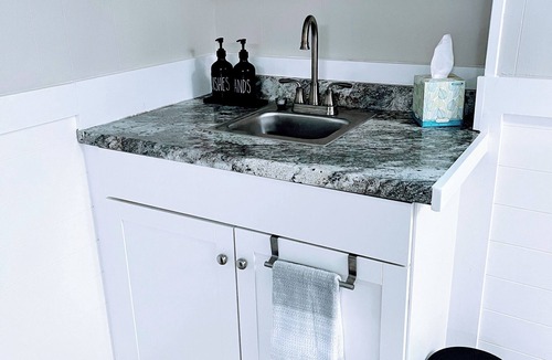 Woodburn House | Cozy & Private Unit - Mins away from WVU, Stadium, Hospitals, Free parking