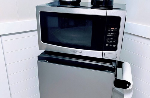 Woodburn House | Cozy & Private Unit - Mins away from WVU, Stadium, Hospitals, Free parking