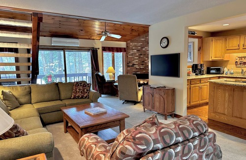 North Conway Condo | Cozy Private Winter Retreat, 5 min to Cranmore, 10 to Attitash, 3 mins to town