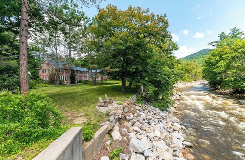 Intervale Condo | Cozy Queen, Fireplace, Boutique Inn