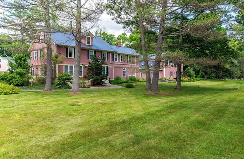 Intervale Condo | Cozy Queen, Fireplace, Boutique Inn