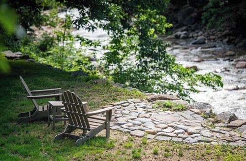 Intervale Condo | Cozy Queen, Fireplace, Boutique Inn