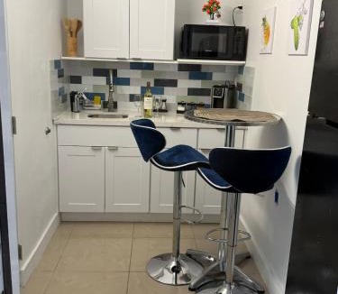 Pembroke Pines Apartment | Cozy Queen Studio Patio BBQ and Free Parking