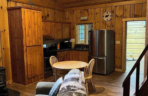 Long Bottom Cabin | Cozy, Quiet Cabin with firepit close to the Ohio River