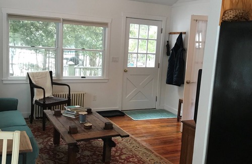 Hampton Bays Cottage | Cozy Quiet Cottage by the Sea