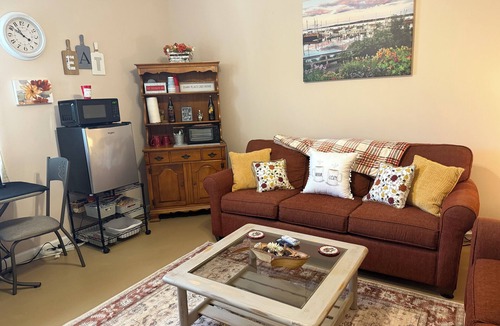 Gaffney Apartment | Cozy, Quiet, in nice neighborhood. 2 miles from I-85 and Outlet Mall.