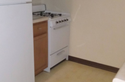 Coraopolis House | Cozy quiet place for short term or long term close to shopping areas.
