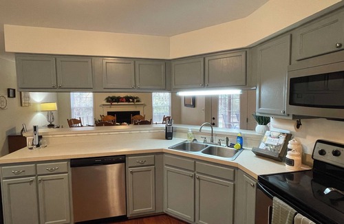 Jacksonville House | Cozy Quiet Private Home in Established Neighborhood Close to Base & Beach!