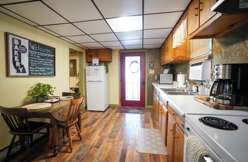 Brockton House | Cozy Ranch, Fireplace, 10 Acres, Mtn. & River Views, Train Service to Jim Thorpe