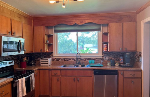 Colonial Heights House | Cozy ranch in quiet neighborhood, with close proximity to mall and restaurants!
