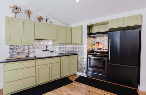 Three Rivers House | Cozy recreation home with full kitchen, washer & dryer, private lot and WIFI