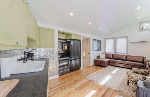 Three Rivers House | Cozy recreation home with full kitchen, washer & dryer, private lot and WIFI