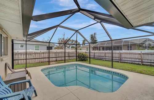 South Venice House | Cozy, Relaxing Escape- Heated Pool, Mins to Beach